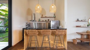 วิลล่าสำหรับครอบครัว, วิวสระว่ายน้ำ | ครัวส่วนตัว | ตู้เย็น, ไมโครเวฟ, เตาประกอบอาหาร, เครื่องครัว/จาน/ช้อนส้อม