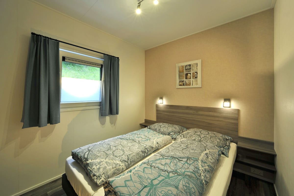 Classic Mobile Home, 2 Bedrooms | 4 bedrooms, bed sheets