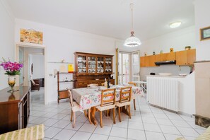 Dining - Holiday Home 'Simona' with Shared Terrace, Wi-Fi and Air Conditioning (Taviano)