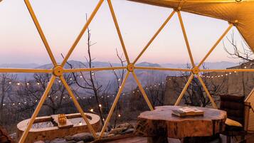 Superior Cabin, Mountain View | Free WiFi, bed sheets