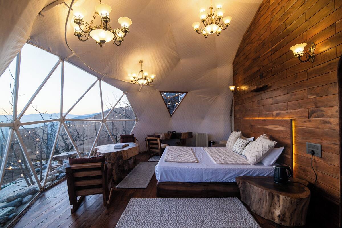 Superior Cabin, Mountain View | Free WiFi, bed sheets