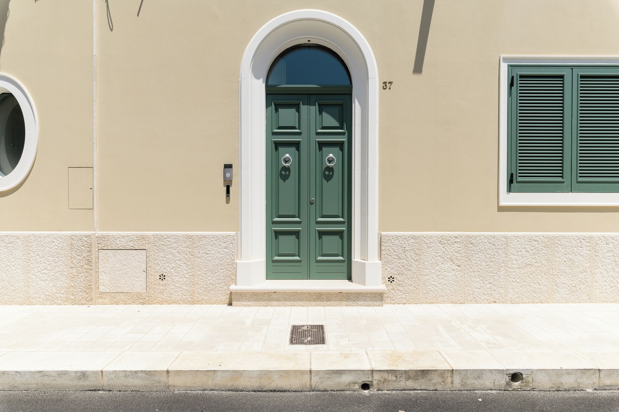 المنشأة من الخارج