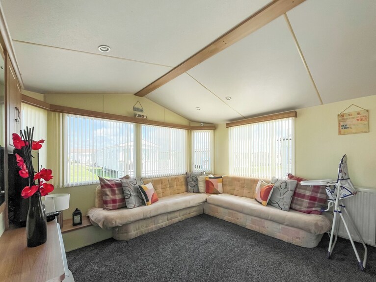 Escape To The Coast With Cozee Stays; Your Perfect Holiday Caravan In Rhyl. - 웨일즈