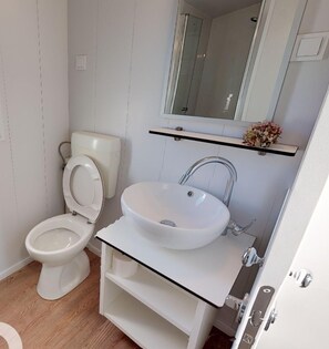 Mobile Home | Bathroom