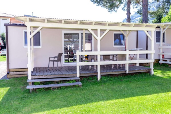 Mobile Home | Outdoor dining