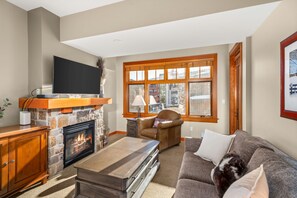 Smart-TV, Kamin, DVD-Player