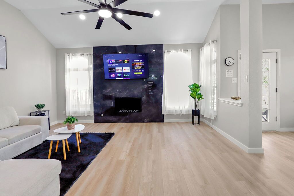 Sunny Allen Stay 4br/2ba Sparkling Pool + Grill - Allen, TX