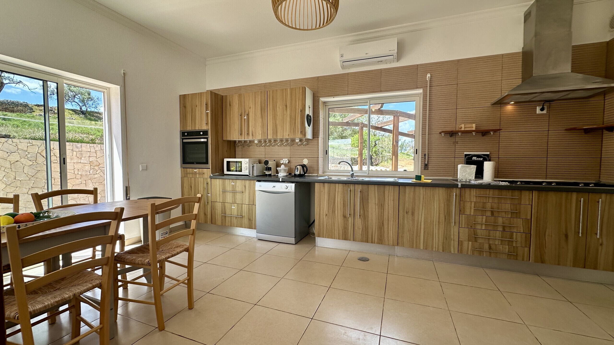 Kühlschrank, Mikrowelle, Ofen, Geschirrspüler