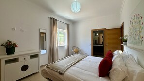 5 bedrooms, iron/ironing board, free WiFi, bed sheets - Casa do Campo by Check-in Portugal (Tunes)
