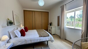 Iron/ironing board, free WiFi, bed sheets