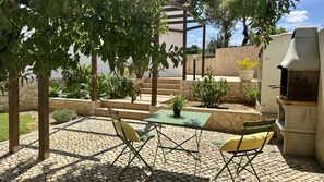 Outdoor dining - Casa do Campo by Check-in Portugal (Tunes)