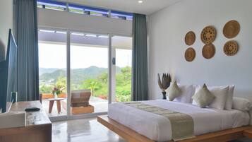 Standard Villa | Desk, laptop workspace, iron/ironing board, free WiFi