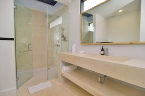 Dusche, Handtücher, Seife, Shampoo