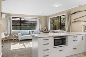 Interior - Fantail`s Landing - cosy and prime central location (Taupō)