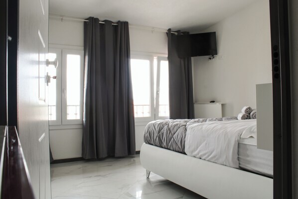 6 bedrooms, WiFi, bed sheets