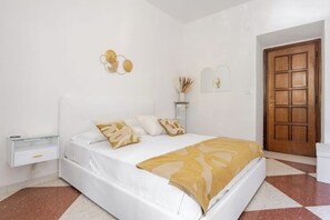 2 bedrooms, iron/ironing board, WiFi, bed sheets - Vatican Area | Stylish 2BR + Fast Wi-Fi & A/C (Roma)