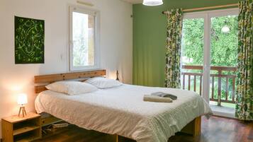 6 chambres, bureau, Wi-Fi, draps fournis