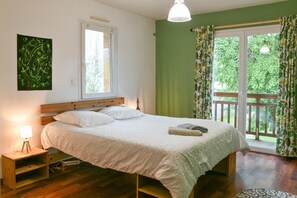 6 habitaciones, escritorio, wifi y ropa de cama 