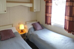 5 habitaciones, muebles diferentes y ropa de cama 