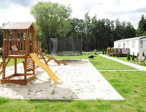 Classic Mobile Home, 3 Bedrooms | Garden - Mobile Home in Kolczewo With a Terrace (gmina Wolin)