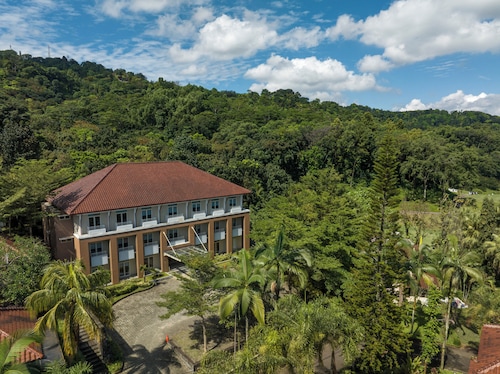 Pelangi Hotel at Artotel Pelangi Park