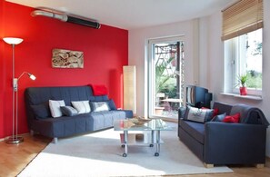 TV - Apartment 'Paula' with Mountain View, Private Terrace and Wi-Fi (Bitz)