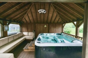 Interior - Contemporary 4 person lodge in Normandy 3Km from Camembert with Jacuzzi (Les Champeaux)