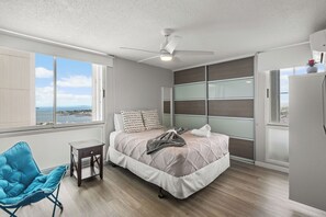 2 Schlafzimmer, Schreibtisch, Bügeleisen/Bügelbrett, Reisekinderbett