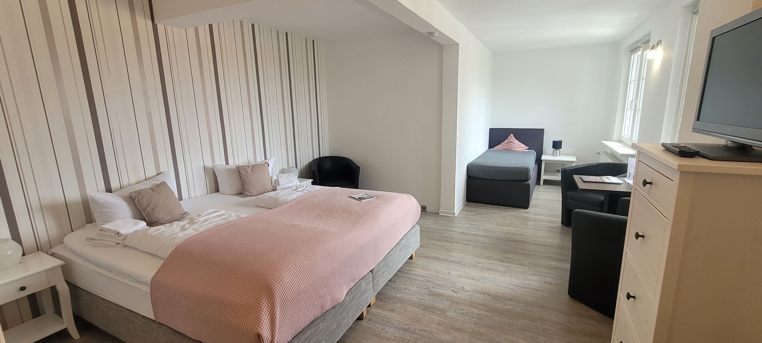 11 Schlafzimmer, Reisekinderbett, kostenloses WLAN