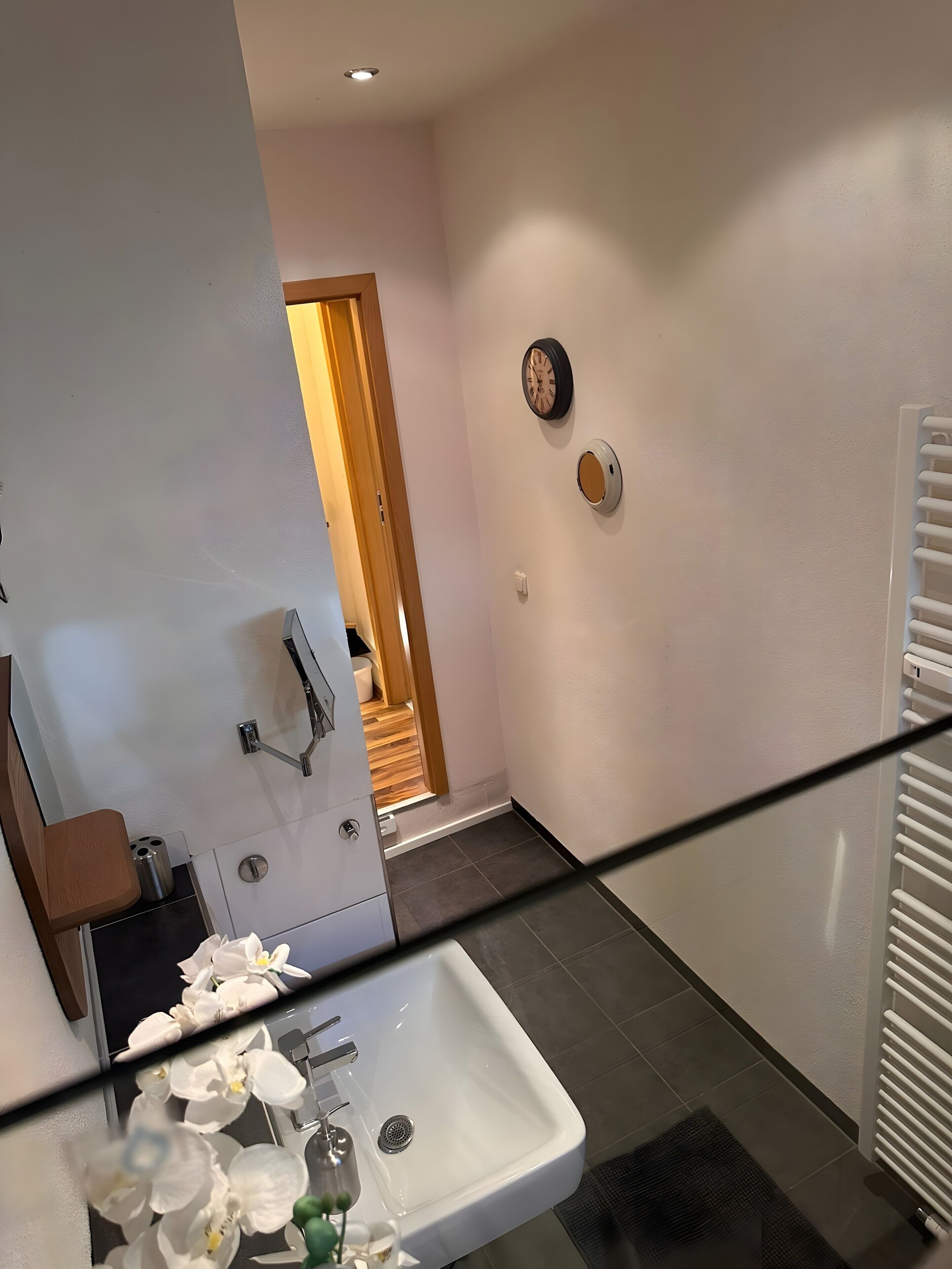 シャワー、ヘアドライヤー、タオル