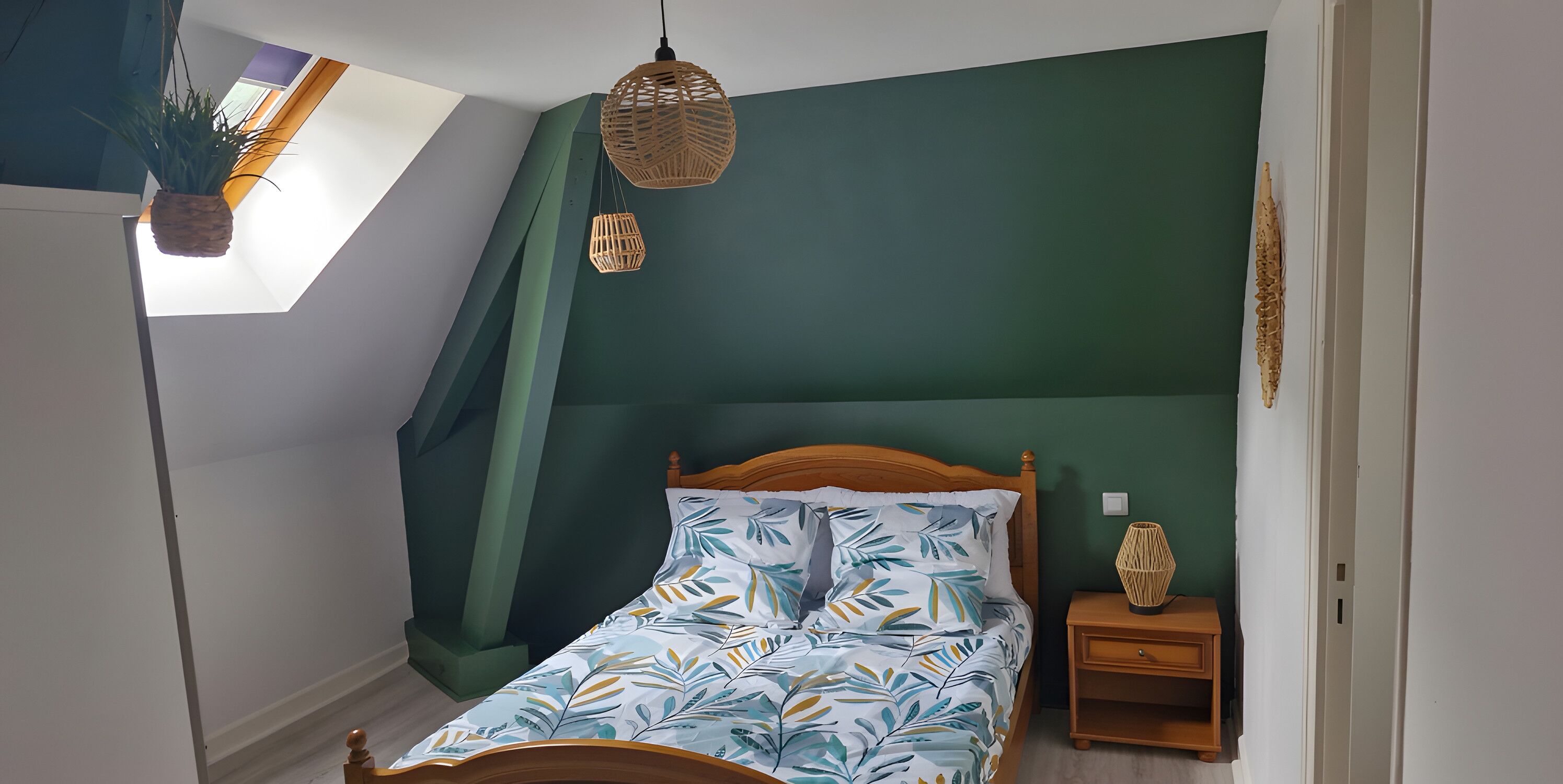 7 bedrooms, iron/ironing board, WiFi, bed sheets