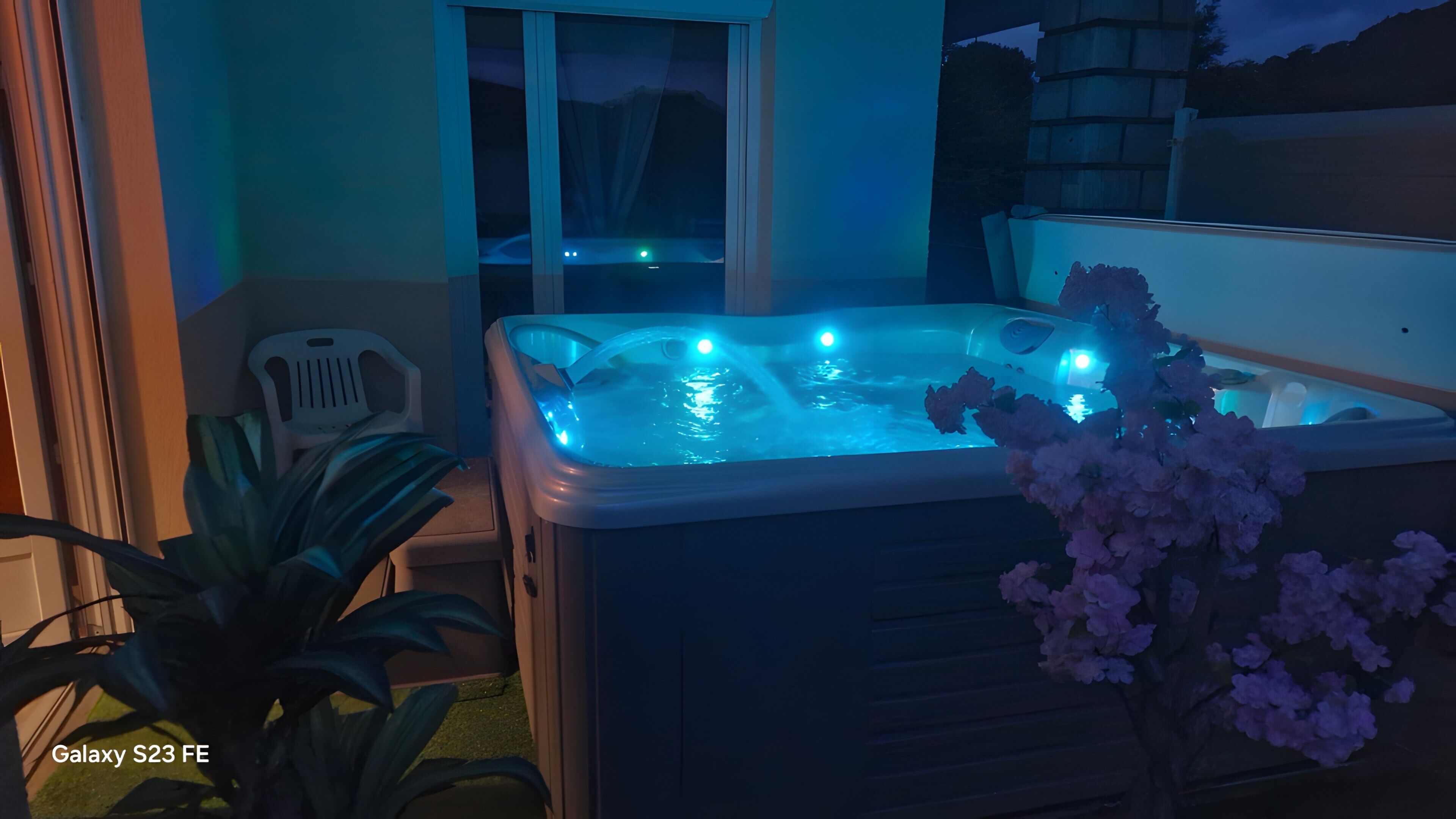 Indoor spa tub