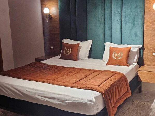 WiFi, bed sheets