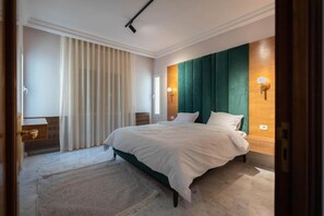 WiFi, bed sheets