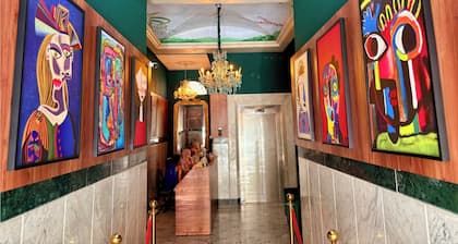 Fully-equipped apartment hotel with 24-hour reception & service