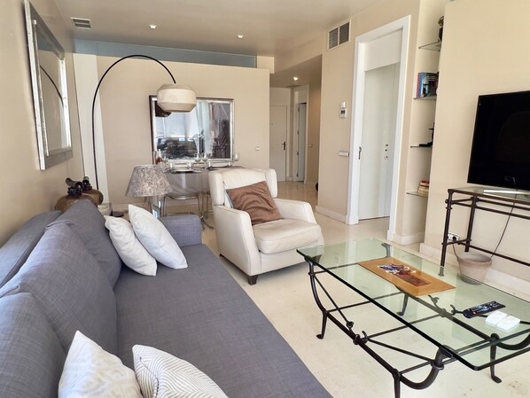 TV - Exclusive 5-star apartment next to Real Madrid Stadium (Madrid)