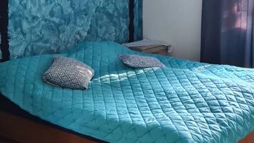 3 bedrooms, bed sheets