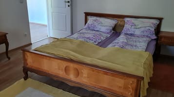 3 bedrooms, bed sheets