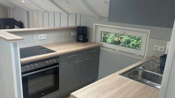 Geladeira, fogão, cooktop, lava-louças