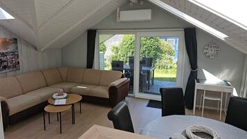 TV, fireplace, stereo