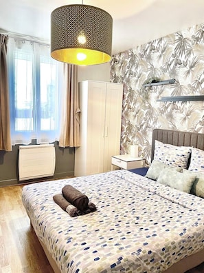 9 bedrooms, iron/ironing board, WiFi, bed sheets