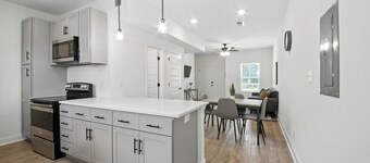 Arte Luxury townhomes B1 I  Comfy 2 Bed 2.5 Bath
