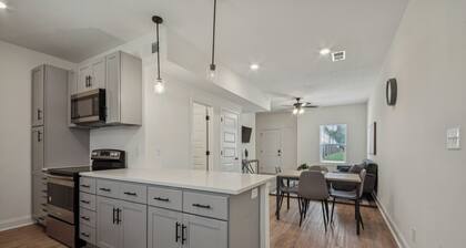Arte Luxury townhomes D7 Comfy 2 Bed 2.5 Bath