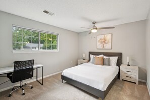 2 chambres, bureau, fer et planche à repasser, Wi-Fi gratuit