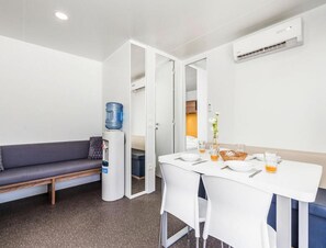 クラシック モバイルホーム 3 ベッドルーム | お食事