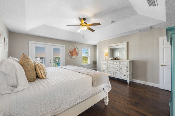 4 slaapkamers, een strijkplank/strijkijzer, reisbedje, wifi