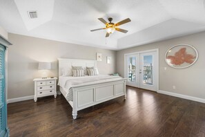 4 chambres, fer et planche à repasser, lit parapluie, Wi-Fi