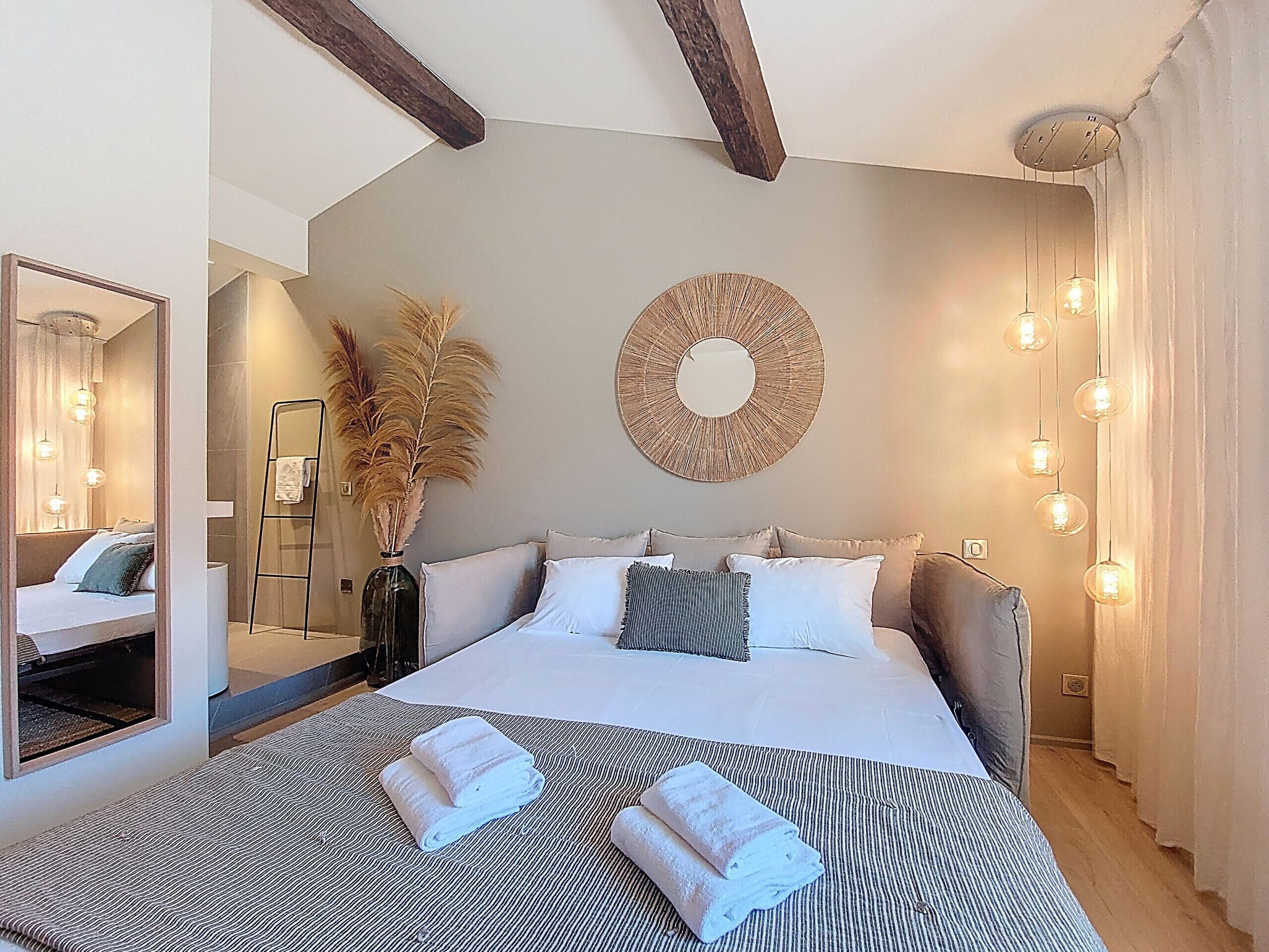 Iron/ironing board, free WiFi, bed sheets