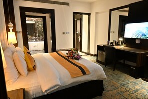 Junior Suite | In-room safe, iron/ironing board, free WiFi