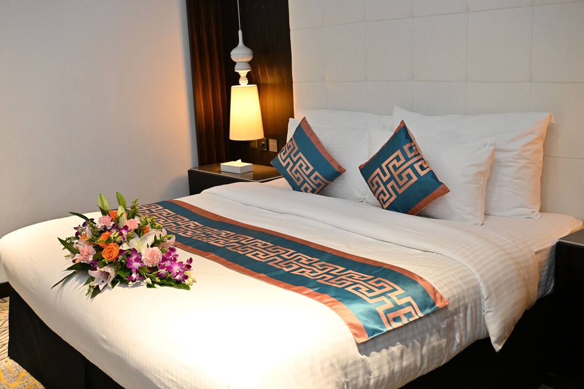 Standard Double or Twin Room | In-room safe, iron/ironing board, free WiFi